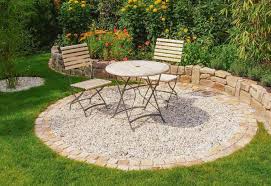 Eine sitzecke im garten macht den außenbereich verspielt und einmalig. Gepflasterte Terrassen Sitzecken S R T Garten Und Landschaftsbau