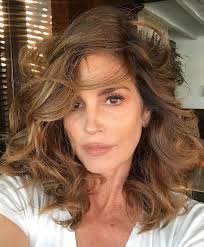 Cindy Crawford chia sẻ bí quyết chống lão hóa