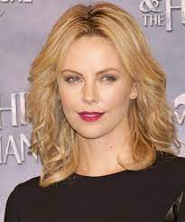 Toni and guy professional stylist lindsay baker demonstrates how to recreate the side swept bun that charlize theron was wearing on golden globes 2012. 19 Charlize Theron Hairstyles Hair Cuts And Colors