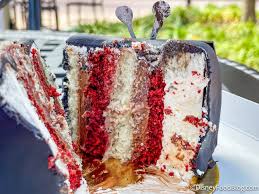 Review We Re Trying The 70s Wandavision Retro Tv Cake In Disney World The Disney Food Blog