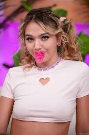 ▷ Mia Kay in Hookup Hotshot: Sex Technology (Photo 1) | Evil Angel