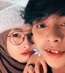 Our mission is to capture and present the world's creativity, knowledge, and precious life moments, directly from the mobile phone. 92 Ide Tiktok Viral 2021 Artis Media Sosial Meme Hewan Lucu