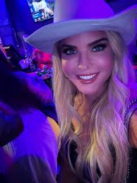 Noelle Gardner (@newsgirl) • Instagram photos and videos