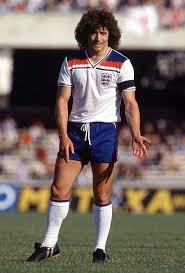 Goal counts down the top 50 football wonderkids born on or after january 1, 2002 from all around the world before handing out the annual nxgn award. Pin By Sidou Seydou On Legendes De Foot In 2021 England Football Team Soccer Tips England Players