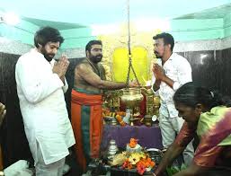 Janasena Bhakthudu | కురుడి శివాలయంలో శ్రీ Pawan Kalyan గారి అభిషేకార్చనలు  • గిరిజన గ్రామస్తుల కోరిన మేరకు కురుడి గ్రామ సందర్శన రాష్ట్ర ఉప ...