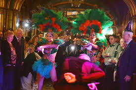 Saloanele puse la dispozitie vor fi decorate cu aranjamente specifice evenimentului! Restaurant Revelion Bucuresti Restaurant Caru Cu Bere