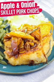An Easy Weeknight Meal Ready In Less Than 30 Minutes These Skillet Pork Chops With Apples And Onions Are The Pe Skillet Pork Chops Apple Pork Chops Pork Chops