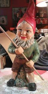 Pin By Marcia Arnold On Gartenzwerg In 2020 Yard Gnomes Funny Garden Gnomes Gnomes Book