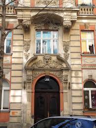 Johann strauß (sohn), erfolgreichster spross der walzerdynastie, komponierte hier das oftmals als inoffizielle österreichische hymne bezeichnete opus 314, der. Datei Johann Strauss Gasse 38 Tur Jpg Wikipedia