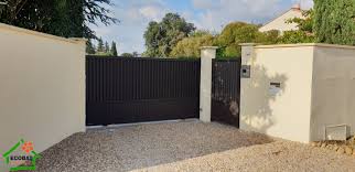 Baies coulissantes pvc & alu. Portail Coulissant Alu Motorise Et Portillon St Gilles Acheter Portails