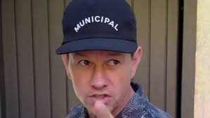 A golfer was kicked off a course for wearing black socks. Reasonable or  ridiculous?