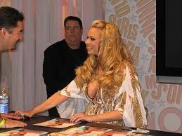 The girl next door filminin başlarında matthew'un baktığı dergide hayalleri süsleyen porno yıldızı olarak görülebilir. Briana Banks S New Haircut Updated August 2021