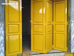 Pintu ini lebih populer dibandingkan pintu kayu. Daftar Harga Berbagai Macam Pintu Garasi Besi Cat Powder Coating Dan Pintu Lipat Biasa Update Juni 2021
