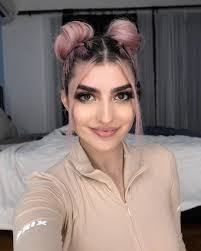 Rachel Levin's Instagram, Twitter & Facebook