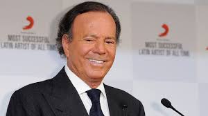 Julio Iglesias habla por primera vez tras las acusaciones de agresión sexual: "Todo se va a aclarar" | Onda Cero Radio