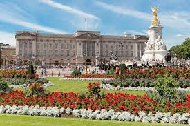 Of or relating to a palace. Tour Durch Den Buckingham Palace Inklusive Wachablosung 2021 London Tiefpreisgarantie