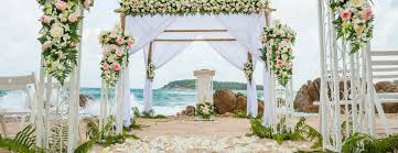 Nozze da favola come su un' isola tropicale. Matrimonio In Spiaggia Una Cerimonia Da Sogno Clara Couture