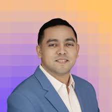 Bayron Lopez Pineda Embraces the Legacy of Mentorship