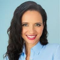 Stephanie Batey's Instagram, Twitter & Facebook