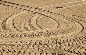 Aber jetzt entdecke ich, und jedes mal sah ich zwei fußspuren im sand, dass in den schwersten zeiten meines lebens meine eigene und die. Stockfotos Spuren Im Sand Bilder Stockfotografie Spuren Im Sand Lizenzfreie Fotos Depositphotos