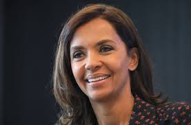 Karine le marchand est en effet une femme d'honneur, sur son propre compte la photo apparaît avec le commentaire suivant : Karine Le Marchand Will Present France Has An Incredible Talent The Limited Times