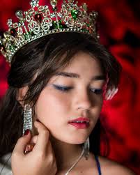 Today, Friday, we are gifting you the beautiful images of our queen  @josielis.cortes Her official photos after handing over her title and  crown.” @josielis_oficial Hoy viernes les regalamos las hermosas imágenes de