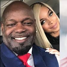 Pat Smith's Instagram, Twitter & Facebook