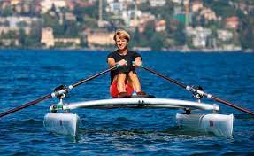 L'aviron est généralement classé en épreuves de couple et de pointe. Catamaran A Rames Rowvista Row Sail Gmbh