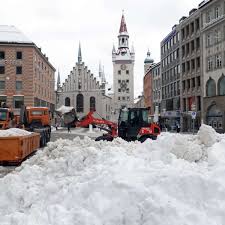In einigen landkreisen fällt die schule aus, der bahnverkehr ist eingeschränkt und die skigebiete sind wegen lawinen risikogebiete. Wetter In Munchen Nach Schneemassen Jetzt Lebensgefahr Auf Den Strassen Schlimme Prognose Durch Tauwetter Stadt