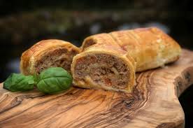 Hackfleisch Blatterteig Strudel Mit Cheddar Und Paprika Hackfleisch Rezepte Blatterteig Hackfleisch