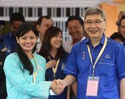 She was only introduced to the electorate two weeks ago. Teluk Intan Official Prk Teluk Intan Menyaksikan Pertembungan 1 Lawan 1 Antara Parti Dap Dan Barisan Nasional Dyana Sofya Mohd Daud Mewakili Parti Dap Manakala Datuk Mah Siew Keong Pula