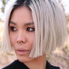 The shoulder length hair has short layers all around that break up the ends. 50 Short Straight Hairstyles That Even Hollywood Stars Love Hair Motive Hair Motive