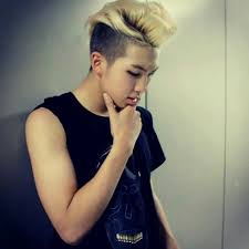 En novembre 2017, il change définitivement son nom de scène, délaissant rap monster pour devenir « rm », surnom qu'il avait déjà utilisé dans le passé sur certains titres et mixtapes. Rap Monster Rap Monster Namjoon Bts Rap Monster