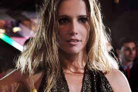 Bruna surfistinha conta a história da jovem raquel (deborah secco), filha de classe média paulistana que um dia sai de casa e toma uma decisão surpreendente: Deborah Secco Rebate Critica De Bolsonaro A Filme De Bruna Surfistinha Exame