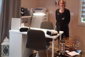 Votre salon l'onglerie ferme ses portes du 28 décembre 2020 au 10 janvier 2021. Reparations Des Ongles Ronges Ou Atrophies Nail Art Une Onglerie S Installe Pres De Vire La Voix Le Bocage