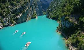 Η γαλλική επανάσταση ήταν περίοδος μεγάλων κοινωνικών και πολιτικών αναταραχών στη γαλλία, που διήρκεσε από το 1789 έως το 1799. Gallia Ta3idepste Se 10 8aymata Ths Fyshs Mesa Apo Eikones