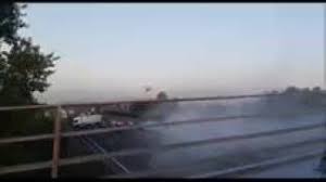 Spari, esplosioni e auto in fiamme hanno terrorizzato gli automobilisti dell'a1 nei pressi di modena. K79u41f64vd2cm
