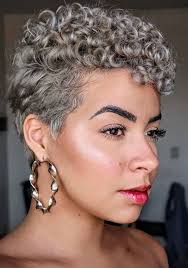 El Pelo Rizado Esta De Moda Cortes De Pelo Largo Midi Y Corto Para 2021