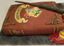 Sehen sie sich die auf dieser seite produzierten kuchen an. Harry Potter Buchtorte