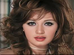 زمن البراءة والفن الجميل.. النجمة الرائعة مديحة كامل في فيلم "في الصيف لازم  نحب" 1974 تتألق بملامحها الطفولية .. وأنوثتها المذهلة 🔹 تابعونا لتجدوا كل  جديد 🆕 ... ... #laila_hamada #انت_صاحب_الخبر #انت_النجم ..... .... ... .. .