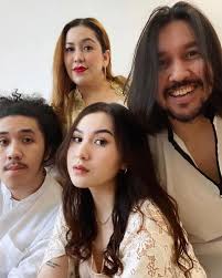 Jarang Tersorot! 7 Potret Cantik Anak Gadis David Bayu yang Kini Sudah  Dewasa