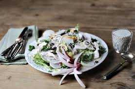 Questa insalata di pollo classica è stata preparata in occasione di una partita a d&d con i miei amici, se volete renderla ancora più leggera potete diminuite o come fare l'insalata di pollo light. Insalata Di Pollo Light Con Scarola Rape E Capperi Da Quella Al Radicchio Ai Finocchi Con Avocado E Quinoa 15 Insalate Per Rimettersi In Forma Dopo La Quarantena Cook