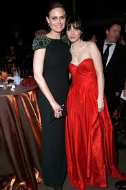 She made her film debut in mumford (1999). Zooey Deschanel S Sister Emily To Star In New Girl Season 3 Glamour Uk
