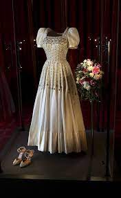 Maybe you would like to learn more about one of these? Hochzeitskleid Von Prinzessin Beatrice Im Museum