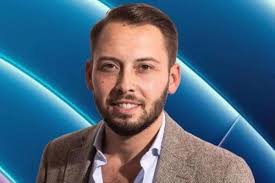 Sale a la luz la nueva forma de vida de José Antonio Avilés: de salir en  'Supervivientes' a servir comida en Córdoba