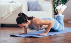 Los abdominales de crssfit son un efectivo ejercicio para trabajar todas las zonas del recto abdominal, incluidos los abdominales además, en este caso está claro, que cuanto mayor énfasis hagas en la fase excéntrica, más estimularemos la musculatura de los abdominales superiores. 7 Ejercicios Sencillos Para Ganar Fuerza En Casa Entrenamiento De Fuerza