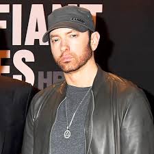 4.6 out of 5 stars. Eminem Has A Beard Now And Almost Looks Unrecognizable Trace