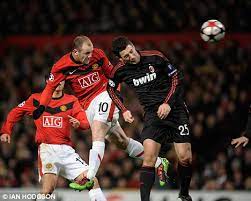 Produce buenos centros, solo a ratos pierde la lucidez, si el united es a largo rato inocuo. Manchester United 4 Ac Milan 0 Agg 7 2 Wayne Rooney S Nod To Greatness As Rossoneri Flattened Daily Mail Online