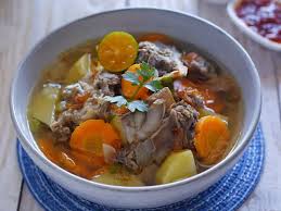 Sate padang a dish from padang and the surrounding area in western sumatra , which is made from cow or goat offal and meat boiled in spicy broth then grilled. 5 Resep Sop Daging Sapi Rumahan Yang Segar Dan Tidak Eneg Lifestyle Fimela Com