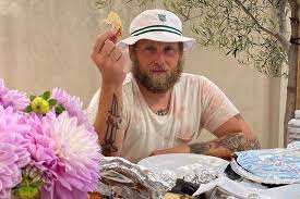 'superbad' actor jonah hill has lost weight and dramatically transformed his physique after gaining 40 pounds for a film role in jonah hill's body transformation: Jonah Hill Posts Slimmed Down Photo Amid Gianna Santos Breakup